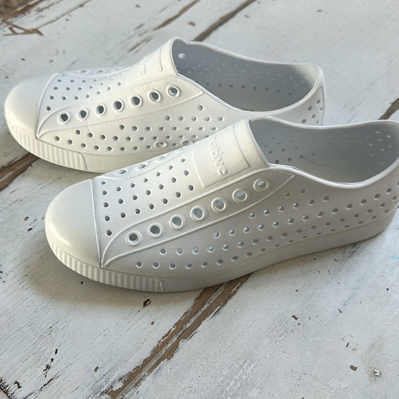 Native Shoes, Jefferson , White, Size J6 (Juniors 6) - Picture 5 of 7